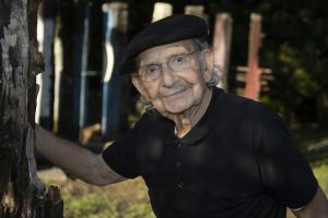 Agustín Ibarrola ha entregado su vida al arte en casi todas sus manifestaciones.