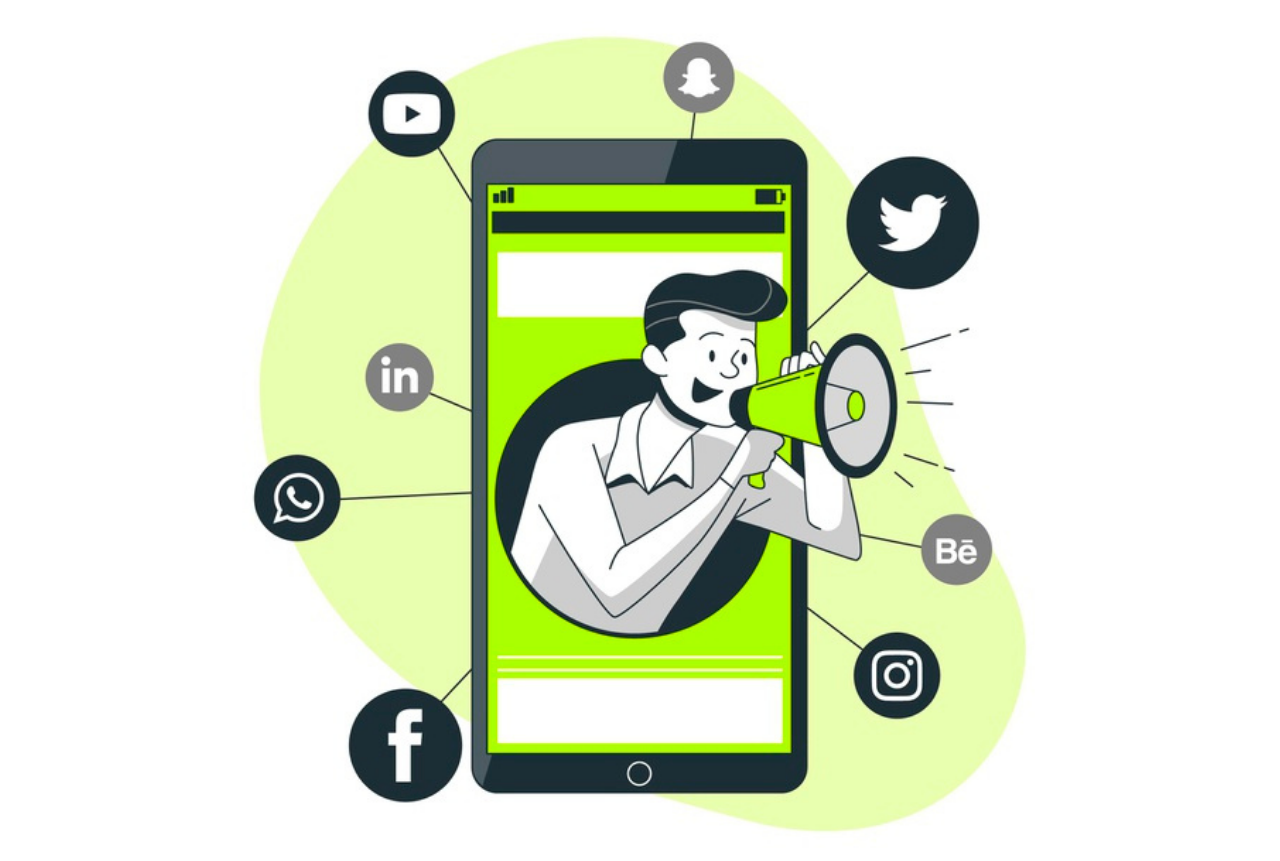 Persona dando relevancia y notoriedad a través de las distintas Redes Sociales. 