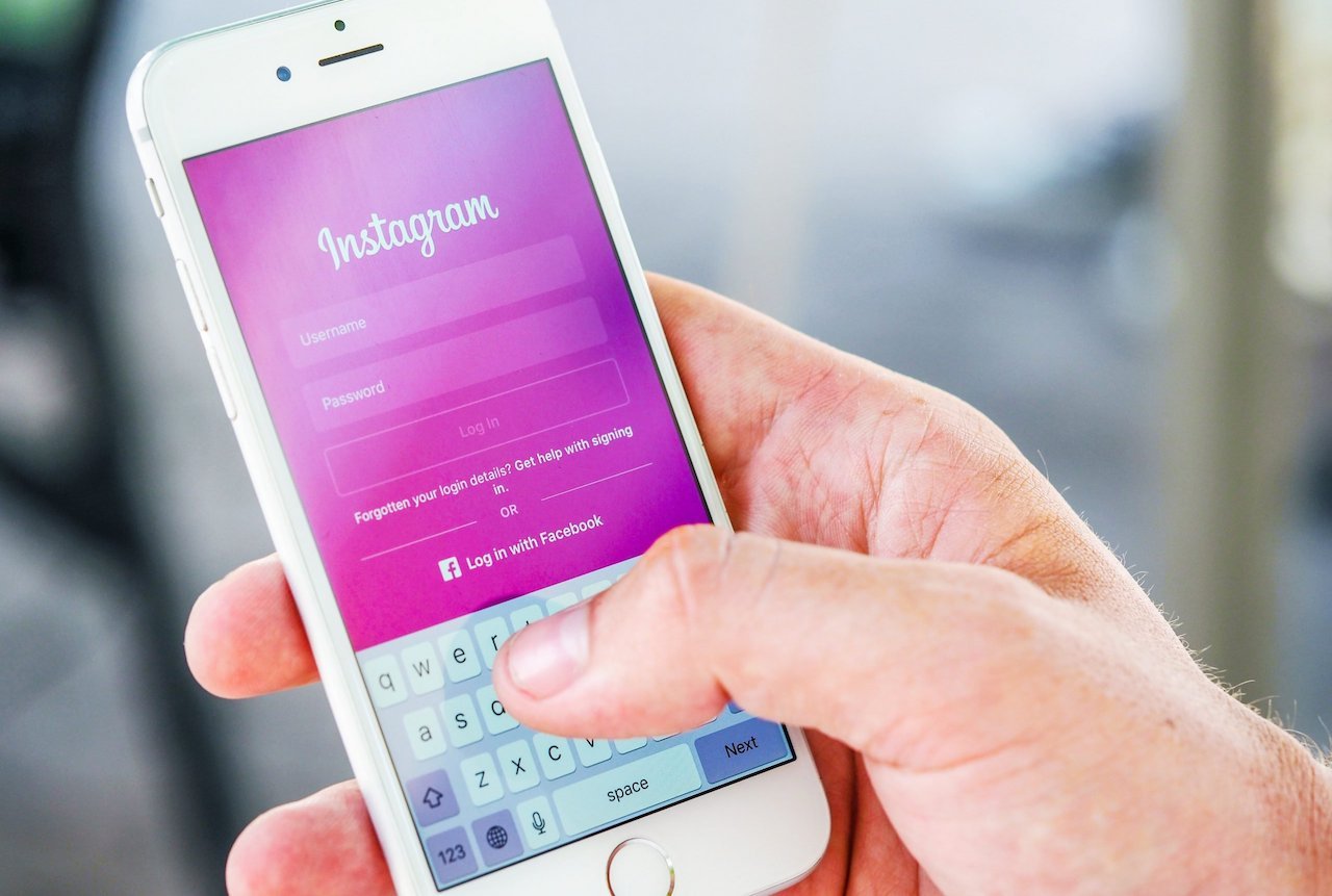 Un usuario creando una cuenta de Instagram para vender productos en la tienda de Instagram